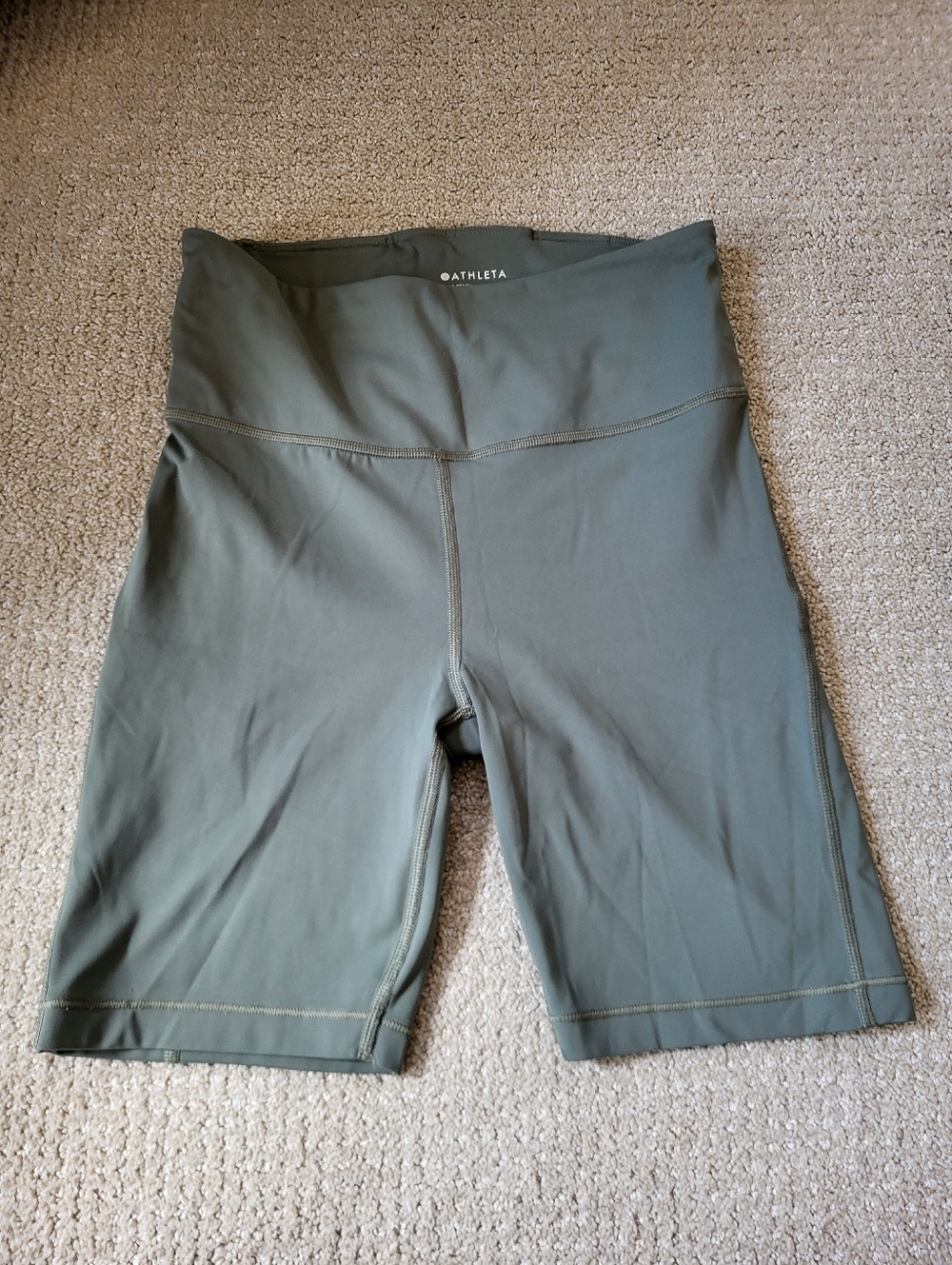 Athleta XS Ultimate Stash Pocket 7" Biker Short, Green